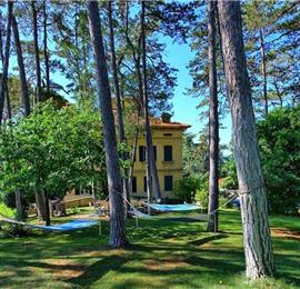 6 bedroom villa with large pool and tennis court near Arezzo, Southern Tuscany, sleeps 12